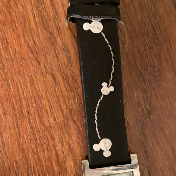 Ladies Watch - Picture 7 of 7